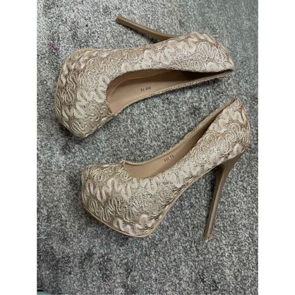 Women’s Lace Heels - Picture 3 of 17